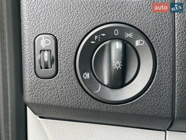 Серый Фольксваген Крафтер, объемом двигателя 1.97 л и пробегом 291 тыс. км за 13500 $, фото 24 на Automoto.ua