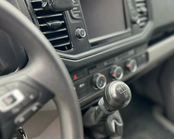 Сірий Фольксваген Крафтєр, об'ємом двигуна 2 л та пробігом 74 тис. км за 24200 $, фото 10 на Automoto.ua