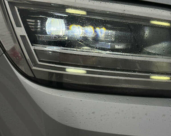 Сірий Фольксваген Крафтєр, об'ємом двигуна 2 л та пробігом 170 тис. км за 21700 $, фото 5 на Automoto.ua