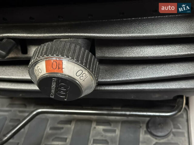 Серый Фольксваген Крафтер, объемом двигателя 2 л и пробегом 335 тыс. км за 23500 $, фото 22 на Automoto.ua