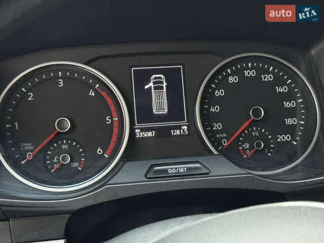 Серый Фольксваген Крафтер, объемом двигателя 2 л и пробегом 335 тыс. км за 23500 $, фото 9 на Automoto.ua