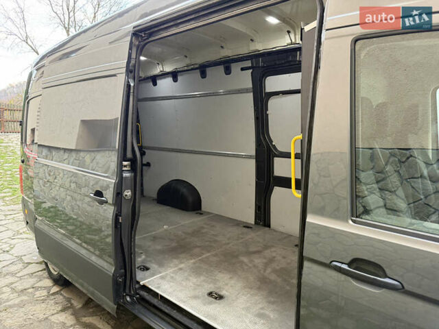 Серый Фольксваген Крафтер, объемом двигателя 2 л и пробегом 335 тыс. км за 23500 $, фото 39 на Automoto.ua