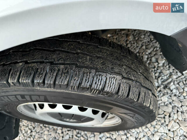 Серый Фольксваген Крафтер, объемом двигателя 1.97 л и пробегом 220 тыс. км за 24500 $, фото 13 на Automoto.ua