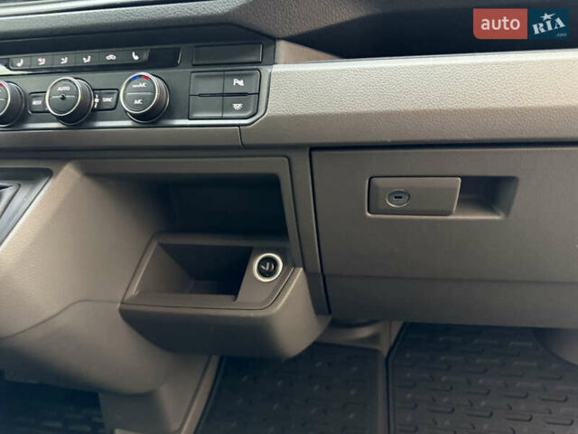 Серый Фольксваген Крафтер, объемом двигателя 2 л и пробегом 335 тыс. км за 23500 $, фото 35 на Automoto.ua