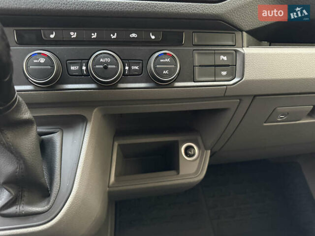 Серый Фольксваген Крафтер, объемом двигателя 2 л и пробегом 335 тыс. км за 23500 $, фото 14 на Automoto.ua