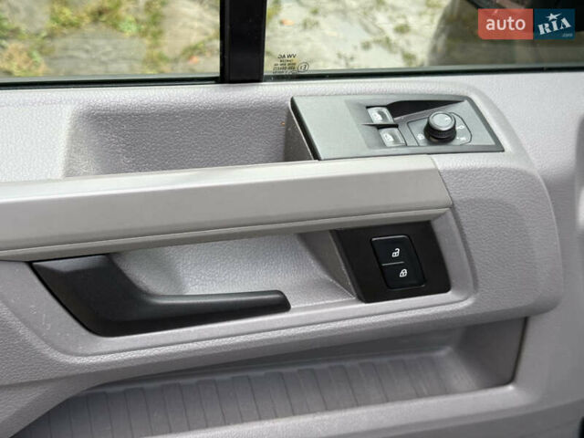 Серый Фольксваген Крафтер, объемом двигателя 2 л и пробегом 335 тыс. км за 23500 $, фото 28 на Automoto.ua