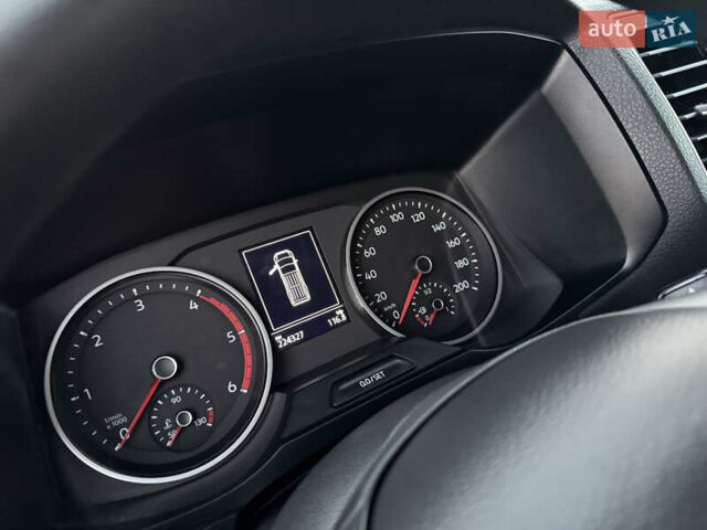 Серый Фольксваген Крафтер, объемом двигателя 1.97 л и пробегом 220 тыс. км за 24500 $, фото 26 на Automoto.ua