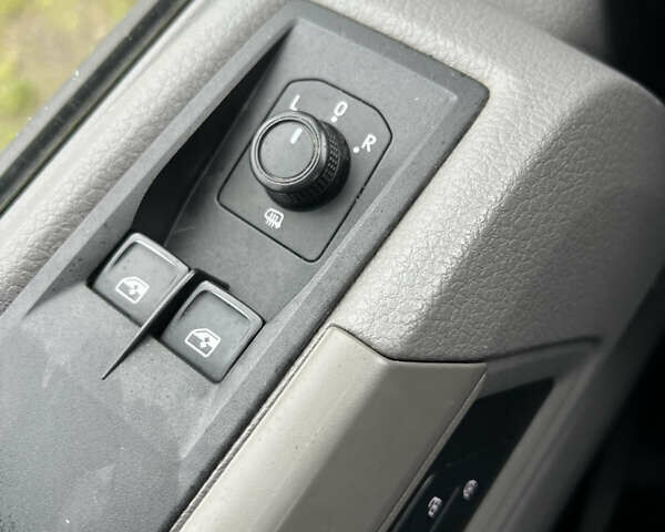 Серый Фольксваген Крафтер, объемом двигателя 2 л и пробегом 128 тыс. км за 21999 $, фото 19 на Automoto.ua