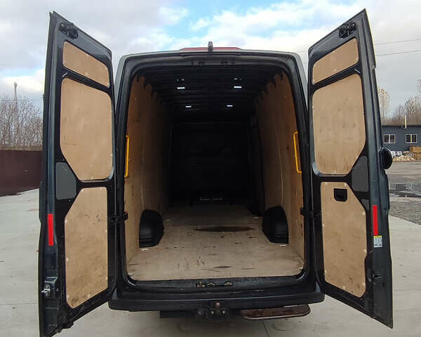 Серый Фольксваген Крафтер, объемом двигателя 1.97 л и пробегом 196 тыс. км за 30950 $, фото 42 на Automoto.ua