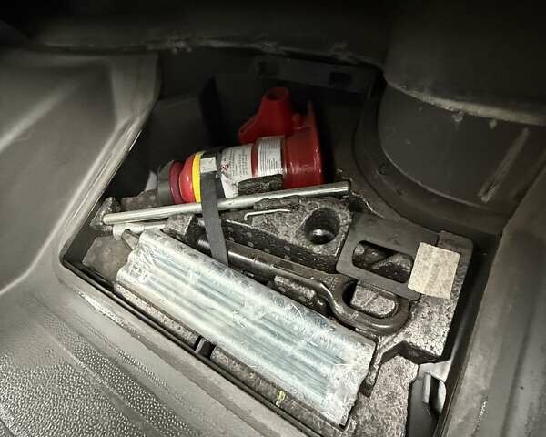 Сірий Фольксваген Крафтєр, об'ємом двигуна 1.97 л та пробігом 179 тис. км за 24500 $, фото 52 на Automoto.ua