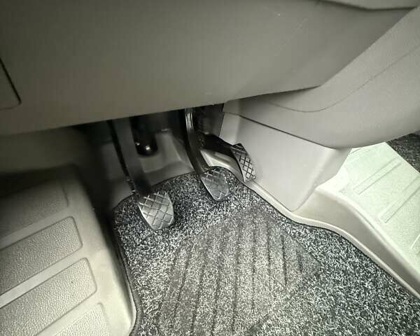 Сірий Фольксваген Крафтєр, об'ємом двигуна 1.97 л та пробігом 179 тис. км за 24500 $, фото 40 на Automoto.ua