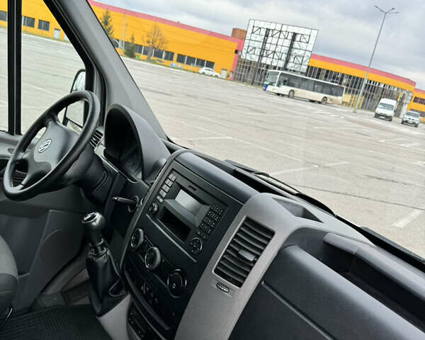 Серый Фольксваген Крафтер, объемом двигателя 1.97 л и пробегом 239 тыс. км за 18500 $, фото 12 на Automoto.ua