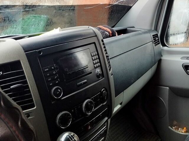 Серый Фольксваген Крафтер, объемом двигателя 2.5 л и пробегом 450 тыс. км за 9500 $, фото 5 на Automoto.ua