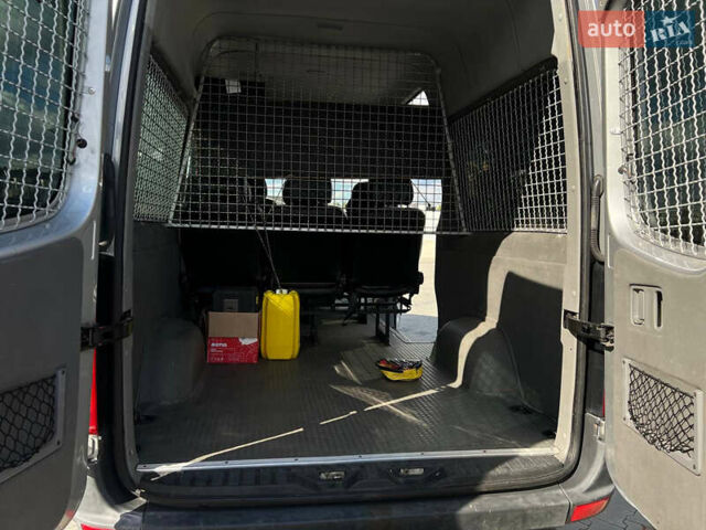 Серый Фольксваген Крафтер, объемом двигателя 2.5 л и пробегом 460 тыс. км за 14000 $, фото 6 на Automoto.ua