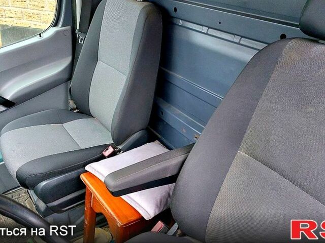 Серый Фольксваген Крафтер, объемом двигателя 2 л и пробегом 280 тыс. км за 13500 $, фото 7 на Automoto.ua