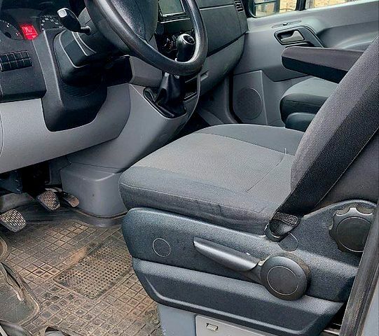 Серый Фольксваген Крафтер, объемом двигателя 2 л и пробегом 280 тыс. км за 13500 $, фото 8 на Automoto.ua