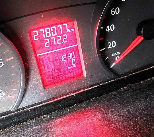 Серый Фольксваген Крафтер, объемом двигателя 2 л и пробегом 280 тыс. км за 13500 $, фото 6 на Automoto.ua