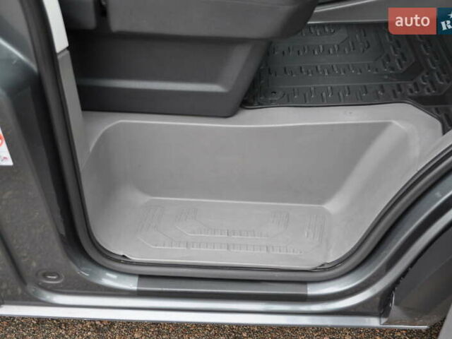 Сірий Фольксваген Крафтєр, об'ємом двигуна 1.97 л та пробігом 194 тис. км за 27800 $, фото 27 на Automoto.ua