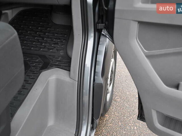 Сірий Фольксваген Крафтєр, об'ємом двигуна 1.97 л та пробігом 194 тис. км за 27800 $, фото 30 на Automoto.ua