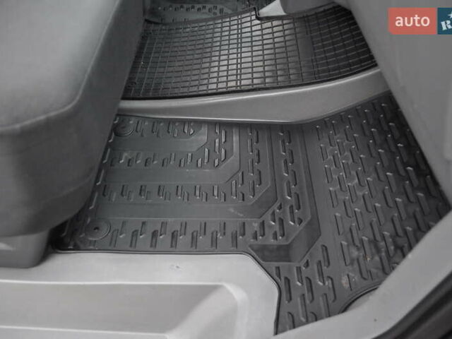 Сірий Фольксваген Крафтєр, об'ємом двигуна 1.97 л та пробігом 194 тис. км за 27800 $, фото 32 на Automoto.ua