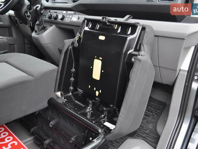 Сірий Фольксваген Крафтєр, об'ємом двигуна 1.97 л та пробігом 194 тис. км за 27800 $, фото 33 на Automoto.ua