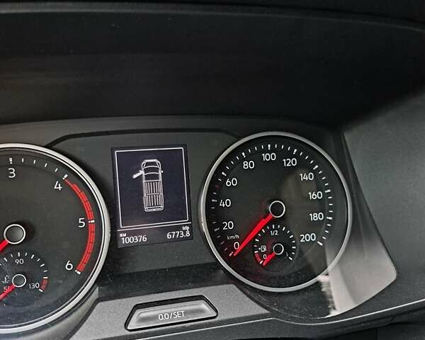 Серый Фольксваген Крафтер, объемом двигателя 1.97 л и пробегом 110 тыс. км за 33900 $, фото 11 на Automoto.ua