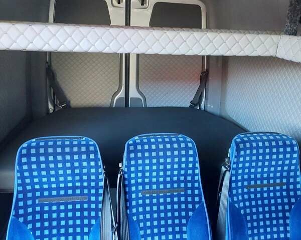 Серый Фольксваген Крафтер, объемом двигателя 2.5 л и пробегом 500 тыс. км за 11000 $, фото 8 на Automoto.ua