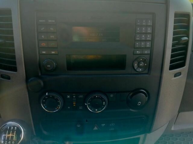 Сірий Фольксваген Крафтєр, об'ємом двигуна 2 л та пробігом 271 тис. км за 9300 $, фото 6 на Automoto.ua