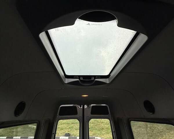 Сірий Фольксваген Крафтєр, об'ємом двигуна 1.97 л та пробігом 240 тис. км за 25000 $, фото 3 на Automoto.ua