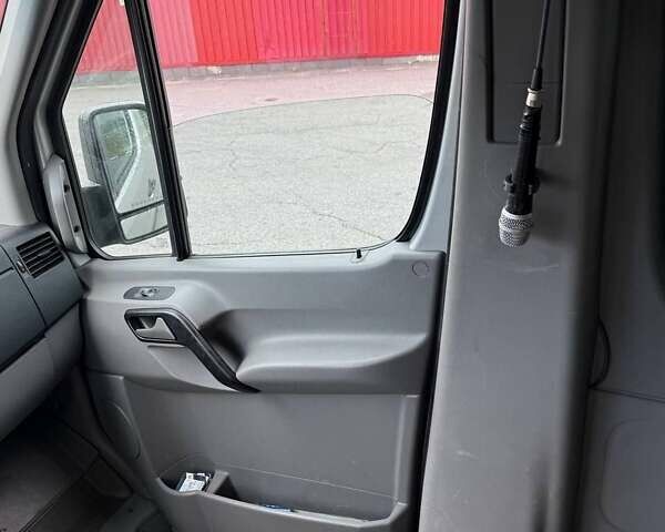 Сірий Фольксваген Крафтєр, об'ємом двигуна 1.97 л та пробігом 240 тис. км за 25000 $, фото 11 на Automoto.ua