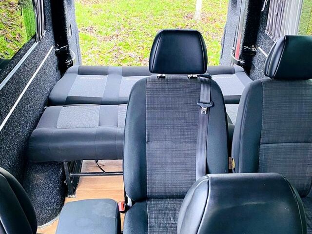 Серый Фольксваген Крафтер, объемом двигателя 2.5 л и пробегом 365 тыс. км за 14500 $, фото 6 на Automoto.ua