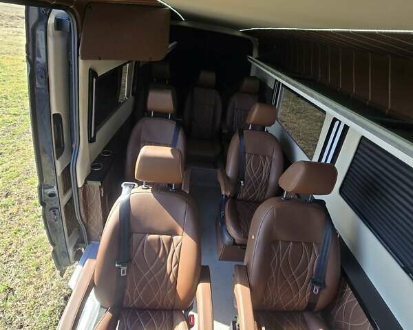 Серый Фольксваген Крафтер, объемом двигателя 1.97 л и пробегом 300 тыс. км за 36000 $, фото 9 на Automoto.ua