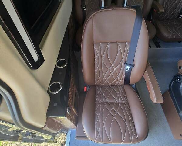 Серый Фольксваген Крафтер, объемом двигателя 1.97 л и пробегом 300 тыс. км за 36000 $, фото 10 на Automoto.ua