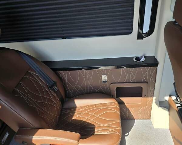 Серый Фольксваген Крафтер, объемом двигателя 1.97 л и пробегом 300 тыс. км за 36000 $, фото 8 на Automoto.ua