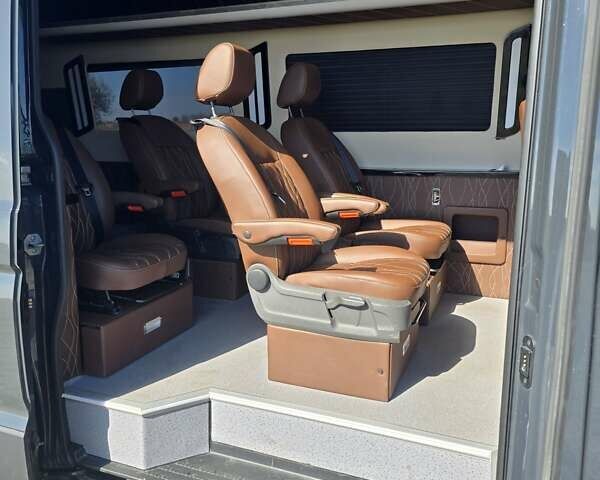 Серый Фольксваген Крафтер, объемом двигателя 1.97 л и пробегом 300 тыс. км за 36000 $, фото 7 на Automoto.ua