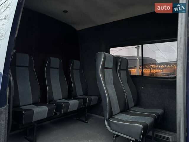 Синий Фольксваген Крафтер, объемом двигателя 2.5 л и пробегом 300 тыс. км за 9900 $, фото 7 на Automoto.ua