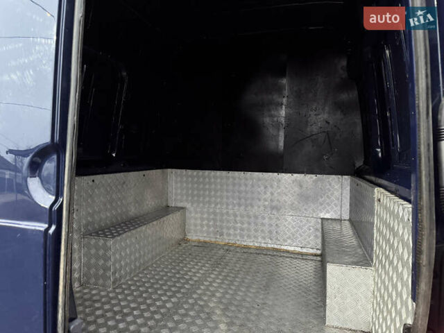 Синий Фольксваген Крафтер, объемом двигателя 2.5 л и пробегом 300 тыс. км за 9900 $, фото 8 на Automoto.ua