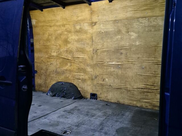 Синий Фольксваген Крафтер, объемом двигателя 2 л и пробегом 446 тыс. км за 9900 $, фото 3 на Automoto.ua