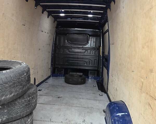 Синий Фольксваген Крафтер, объемом двигателя 2 л и пробегом 300 тыс. км за 25000 $, фото 2 на Automoto.ua