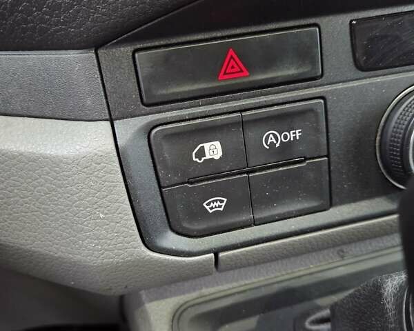 Синий Фольксваген Крафтер, объемом двигателя 2 л и пробегом 300 тыс. км за 25000 $, фото 9 на Automoto.ua