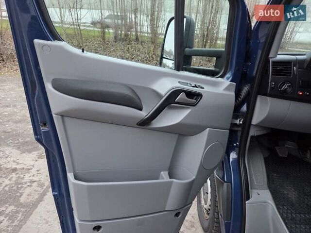 Синий Фольксваген Крафтер, объемом двигателя 1.97 л и пробегом 263 тыс. км за 18500 $, фото 23 на Automoto.ua