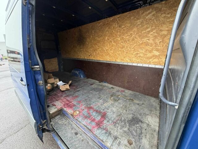 Синий Фольксваген Крафтер, объемом двигателя 2.5 л и пробегом 386 тыс. км за 13800 $, фото 7 на Automoto.ua