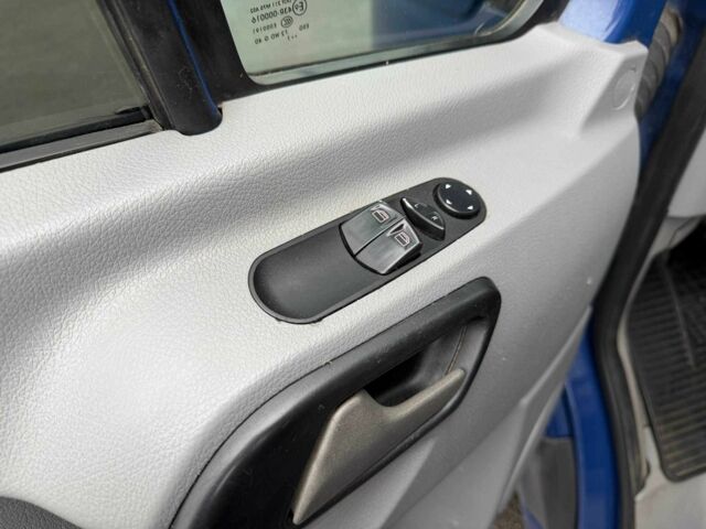 Синий Фольксваген Крафтер, объемом двигателя 2.5 л и пробегом 386 тыс. км за 13800 $, фото 16 на Automoto.ua