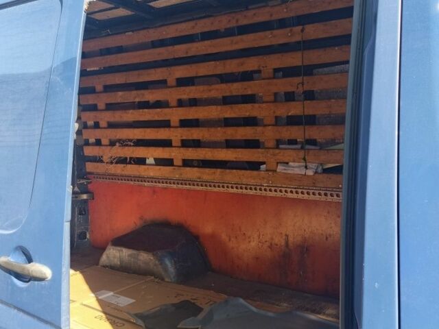 Синий Фольксваген Крафтер, объемом двигателя 2.5 л и пробегом 504 тыс. км за 10800 $, фото 3 на Automoto.ua