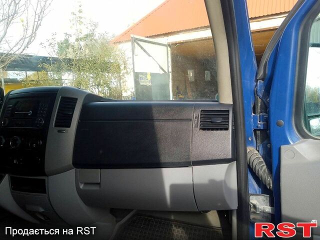 Синий Фольксваген Крафтер, объемом двигателя 2.5 л и пробегом 255 тыс. км за 9600 $, фото 2 на Automoto.ua