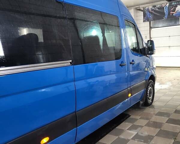 Синий Фольксваген Крафтер, объемом двигателя 2.46 л и пробегом 925 тыс. км за 24500 $, фото 3 на Automoto.ua