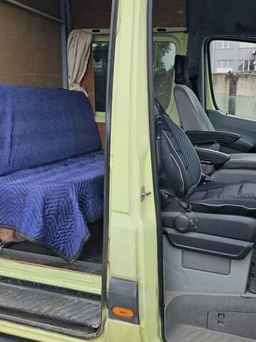 Зеленый Фольксваген Крафтер, объемом двигателя 2.46 л и пробегом 433 тыс. км за 15000 $, фото 4 на Automoto.ua