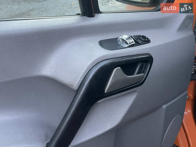 Помаранчевий Фольксваген Крафтєр, об'ємом двигуна 1.97 л та пробігом 288 тис. км за 15799 $, фото 10 на Automoto.ua