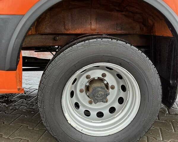 Оранжевый Фольксваген Крафтер, объемом двигателя 1.97 л и пробегом 187 тыс. км за 25700 $, фото 3 на Automoto.ua