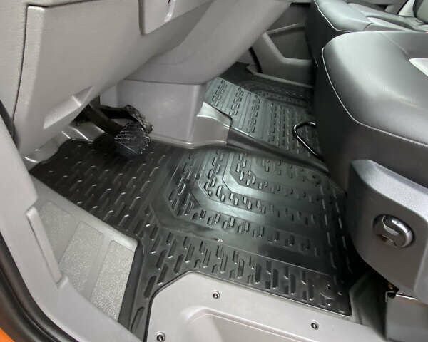 Оранжевый Фольксваген Крафтер, объемом двигателя 2 л и пробегом 243 тыс. км за 32999 $, фото 31 на Automoto.ua